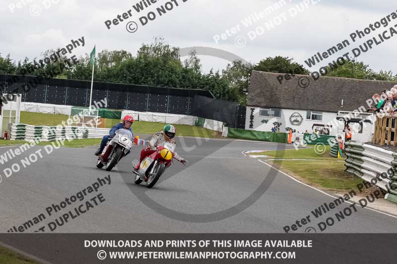 Vintage motorcycle club;eventdigitalimages;mallory park;mallory park trackday photographs;no limits trackdays;peter wileman photography;trackday digital images;trackday photos;vmcc festival 1000 bikes photographs